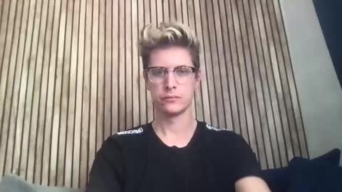 Snapshot of krisl77 chatting on April 2, 2026, 3:09 pm krisl77 online show from April 2, 2026, 3:09 pm