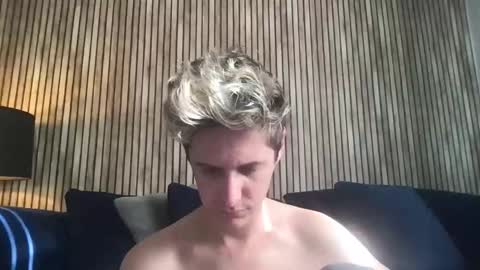 Snapshot of krisl77 chatting on April 5, 2026, 4:37 pm krisl77 online show from April 5, 2026, 4:37 pm