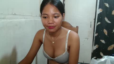 Snapshot of krisloversweet1 chatting on February 5, 2026, 12:43 pm Kris online show from February 5, 2026, 12:43 pm