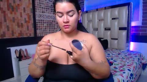 kriss_sweetboobs online show from October 9, 2025, 12:47 pm