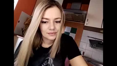 Snapshot of krisssexi chatting on February 24, 2025, 5:22 am KrissSexi online show from February 24, 2025, 5:22 am