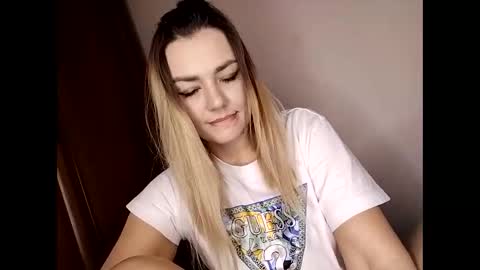 KrissSexi online show from December 17, 2025, 8:42 am