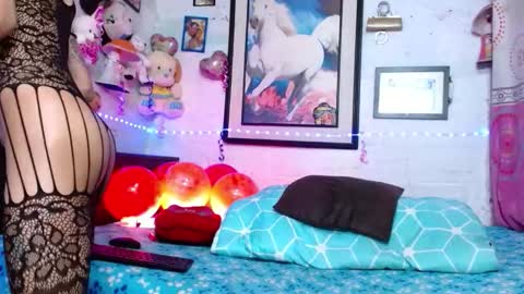 krisstal703358 online show from December 18, 2025, 7:25 am