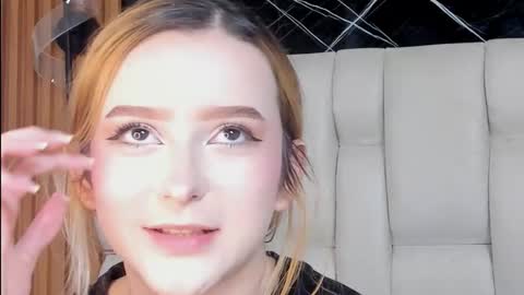 kristal online show from November 21, 2025, 2:10 am