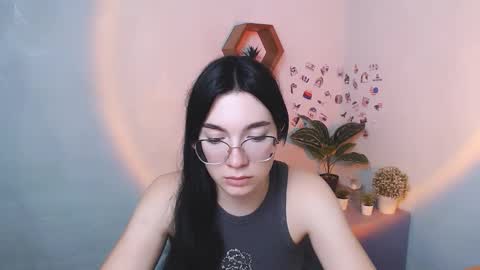 Kristen online show from September 10, 2025, 10:37 am