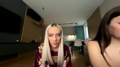 Snapshot of kristhedoll chatting on December 3, 2025, 1:09 pm Kris the doll online show from December 3, 2025, 1:09 pm