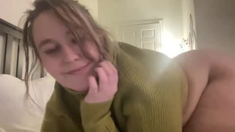 Snapshot of kristicutiez chatting on February 12, 2025, 4:54 am Kristi 3 online show from February 12, 2025, 4:54 am