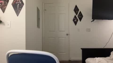 Snapshot of kristicutiez chatting on March 8, 2025, 4:12 am Kristi 3 online show from March 8, 2025, 4:12 am