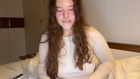 kristiekitty online show from May 3, 2026, 11:33 pm
