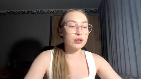 Mila online show from June 3, 2026, 11:10 pm