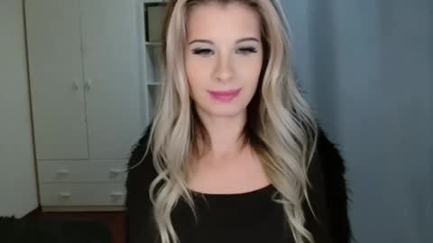 KristineAmore online show from November 11, 2025, 7:25 pm