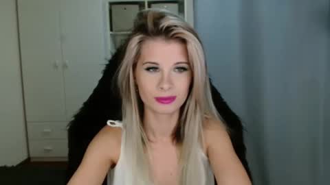 KristineAmore online show from November 12, 2025, 3:23 pm