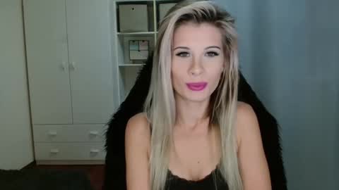 KristineAmore online show from November 13, 2025, 4:17 pm