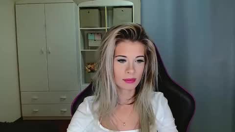 KristineAmore online show from November 26, 2025, 7:42 am