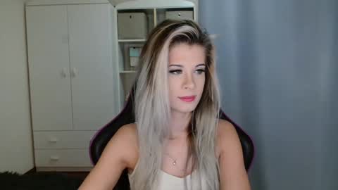 KristineAmore online show from November 30, 2025, 8:07 am