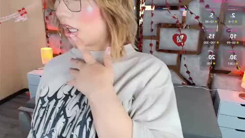 Kristtal  online show from September 19, 2025, 12:45 am