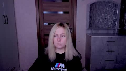 Kristy online show from April 21, 2026, 1:42 am