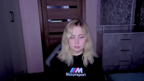 Snapshot of kristy_fran chatting on May 20, 2026, 9:43 pm Kristy online show from May 20, 2026, 9:43 pm