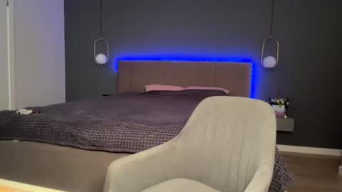 Kristi online show from September 12, 2025, 4:12 am