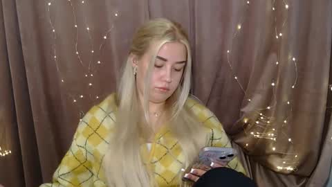 KristyFlowers online show from December 20, 2024, 10:16 am