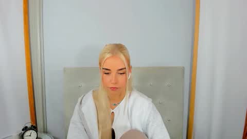 KristyFlowers online show from September 12, 2025, 3:12 pm