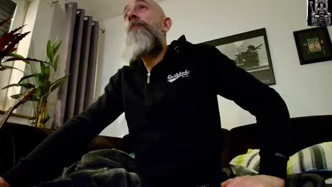 krummersaebel online show from March 8, 2025, 12:33 am