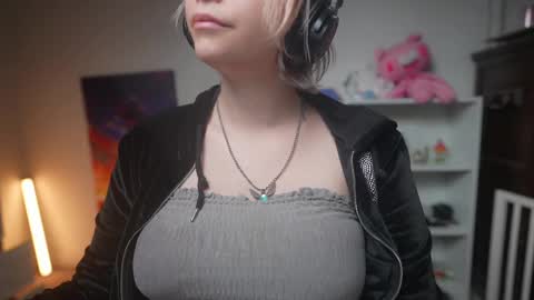 Snapshot of krystalsyxx chatting on February 14, 2025, 9:10 pm Krystal Syx online show from February 14, 2025, 9:10 pm