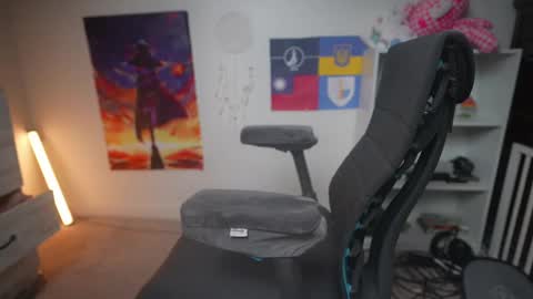 Snapshot of krystalsyxx chatting on March 3, 2025, 11:14 pm Krystal Syx online show from March 3, 2025, 11:14 pm