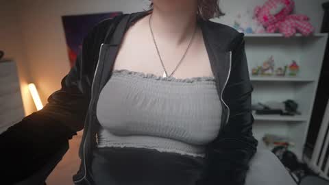 Snapshot of krystalsyxx chatting on March 5, 2025, 2:36 am Krystal Syx online show from March 5, 2025, 2:36 am