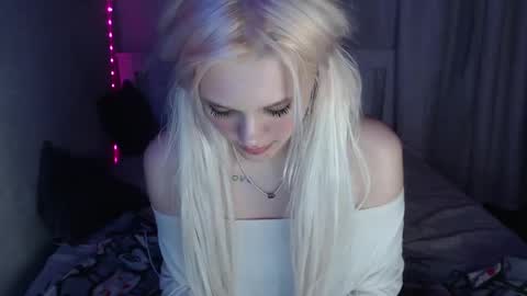 Emilia online show from February 23, 2025, 1:24 am