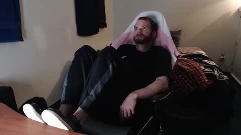 Kuggy online show from November 19, 2025, 10:21 pm