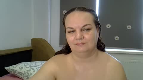 kurkuma_ online show from April 22, 2026, 1:56 pm