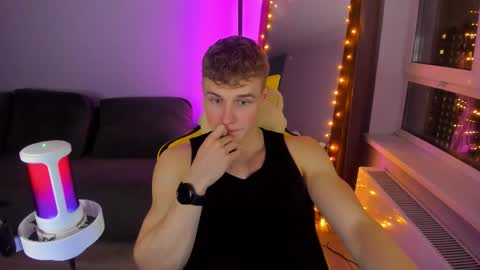 kurt_hanssen online show from November 19, 2025, 4:51 pm