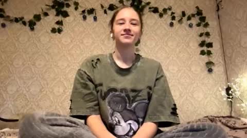 Sophie online show from October 18, 2025, 1:23 pm