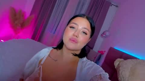 Kylie Lips online show from September 18, 2025, 6:54 pm