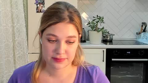 Snapshot of kylieblond chatting on December 17, 2024, 4:43 pm Din online show from December 17, 2024, 4:43 pm