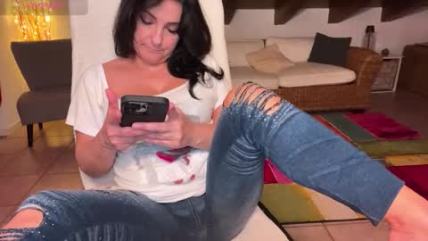 Snapshot of kyliecb chatting on October 31, 2025, 2:18 pm Kylie online show from October 31, 2025, 2:18 pm