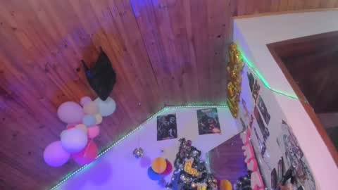   online show from December 19, 2025, 11:12 pm