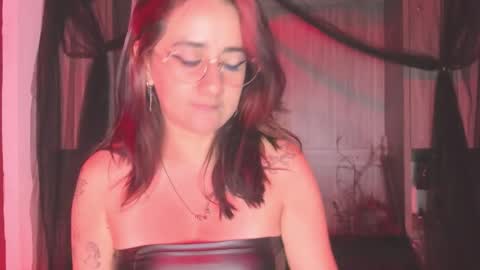 Snapshot of kyliemaxwell chatting on December 19, 2025, 1:18 pm K Y L I E online show from December 19, 2025, 1:18 pm