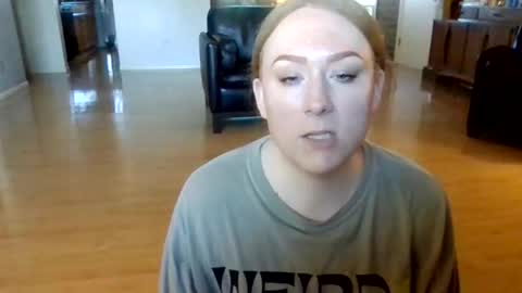kylieredd online show from May 7, 2026, 12:38 am