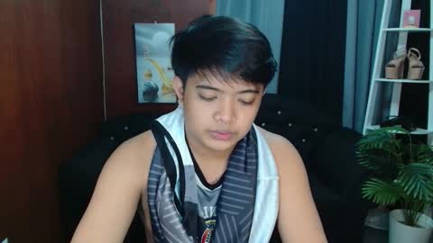 kyll_collins online show from November 7, 2025, 8:25 am