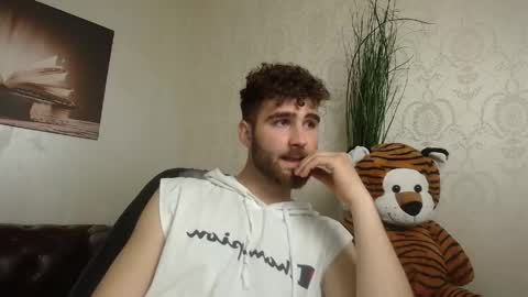 KyloEast online show from April 24, 2026, 4:48 am