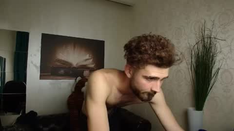 Snapshot of kyloeast chatting on June 10, 2026, 8:57 am KyloEast online show from June 10, 2026, 8:57 am