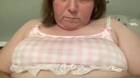 KYLO online show from November 17, 2025, 6:46 pm