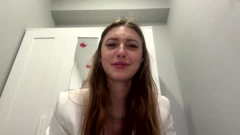 Selena online show from April 4, 2026, 1:04 am