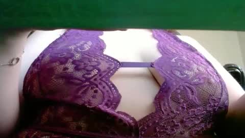 kyrradavis online show from October 15, 2025, 8:47 am