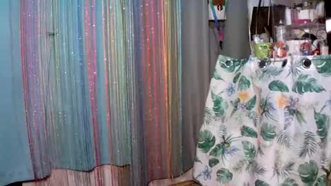 kyutshyne online show from March 12, 2025, 6:22 pm