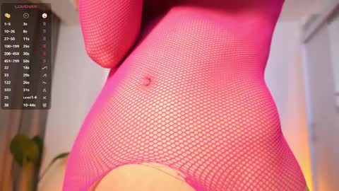 Viktoria White  online show from May 18, 2026, 6:25 pm