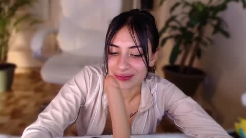 Snapshot of l_e_a chatting on December 4, 2024, 6:44 am l_e_a online show from December 4, 2024, 6:44 am