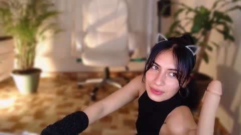 Snapshot of l_e_a chatting on December 6, 2024, 6:59 am l_e_a online show from December 6, 2024, 6:59 am